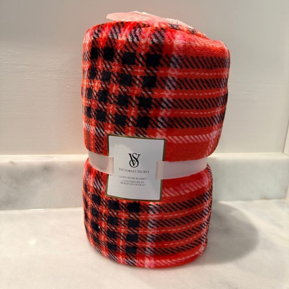 NWT Victoria's Secret Tartan Plaid Cozy Plush Fleece Throw Blanket Red 50"x 60"